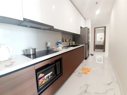 Cần cho thuê gấp căn hộ vuông vắn 02 phòng ngủ Sunshine City 14