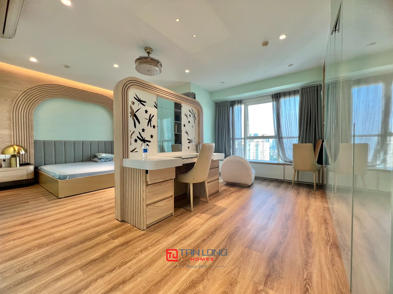 Cho thuê căn hộ 3 ngủ 267m2 full đồ nhập khẩu cao cấp tại L2 Ciputra 10