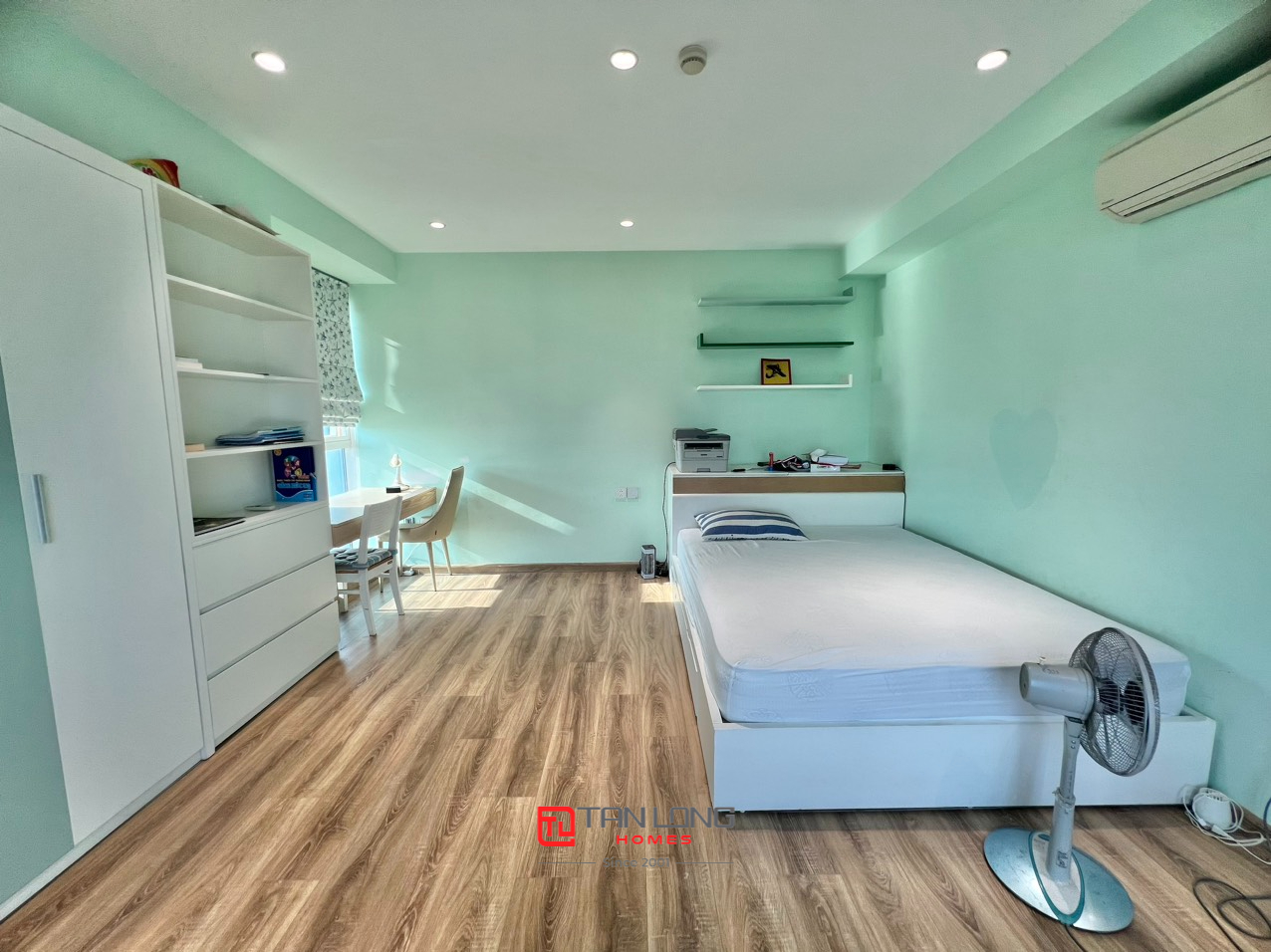 Cho thuê căn hộ 3 ngủ 267m2 full đồ nhập khẩu cao cấp tại L2 Ciputra 11