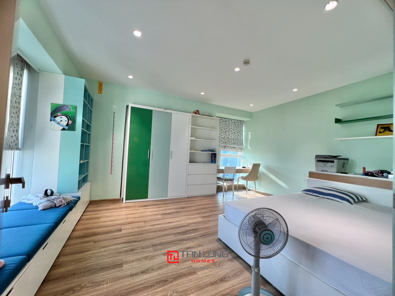 Cho thuê căn hộ 3 ngủ 267m2 full đồ nhập khẩu cao cấp tại L2 Ciputra 12