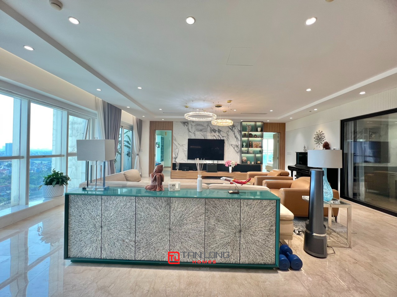 Cho thuê căn hộ 3 ngủ 267m2 full đồ nhập khẩu cao cấp tại L2 Ciputra 3