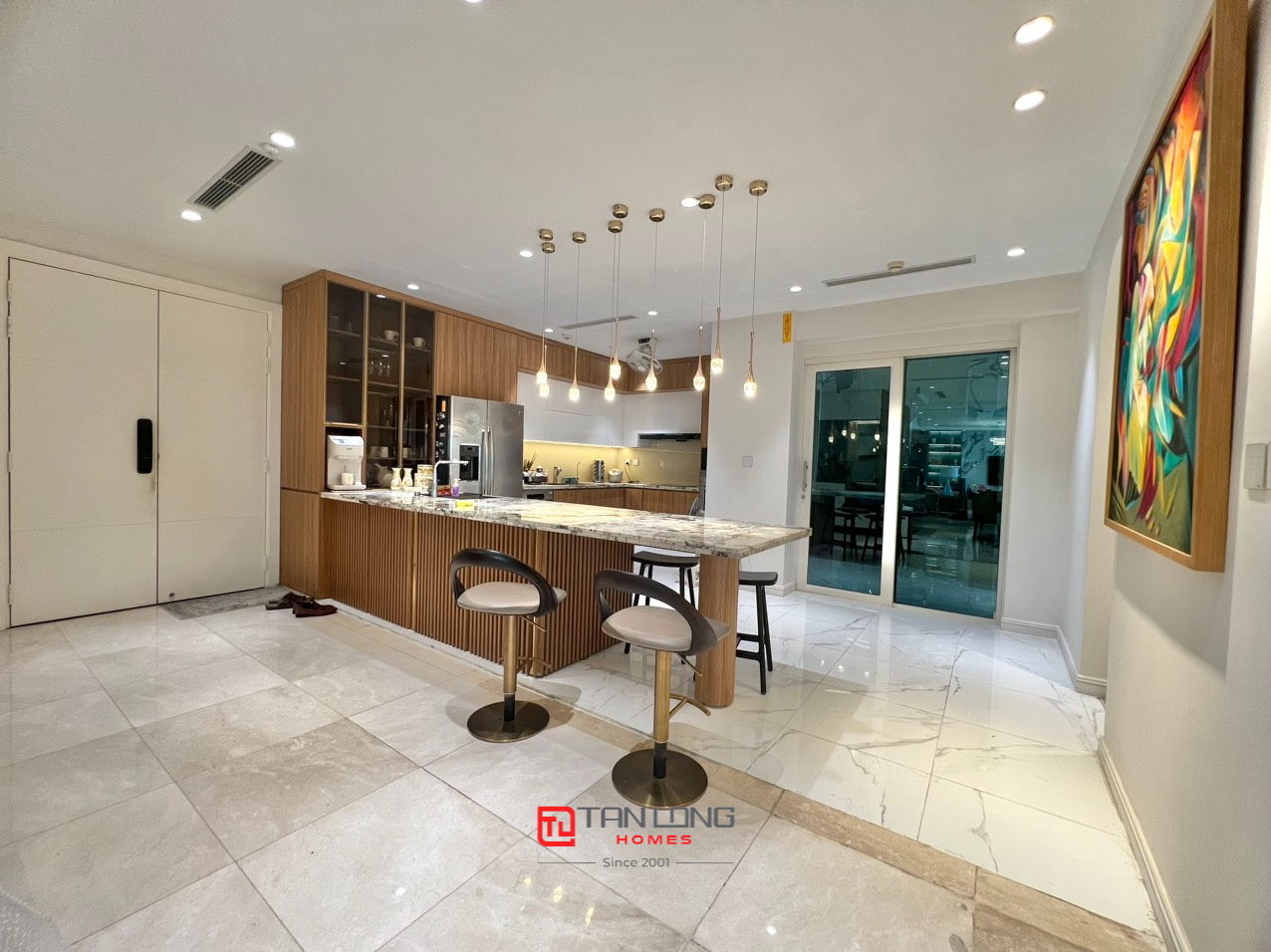 Cho thuê căn hộ 3 ngủ 267m2 full đồ nhập khẩu cao cấp tại L2 Ciputra 6