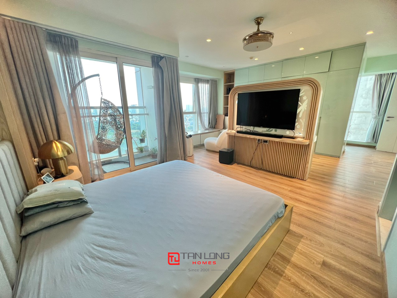 Cho thuê căn hộ 3 ngủ 267m2 full đồ nhập khẩu cao cấp tại L2 Ciputra 9
