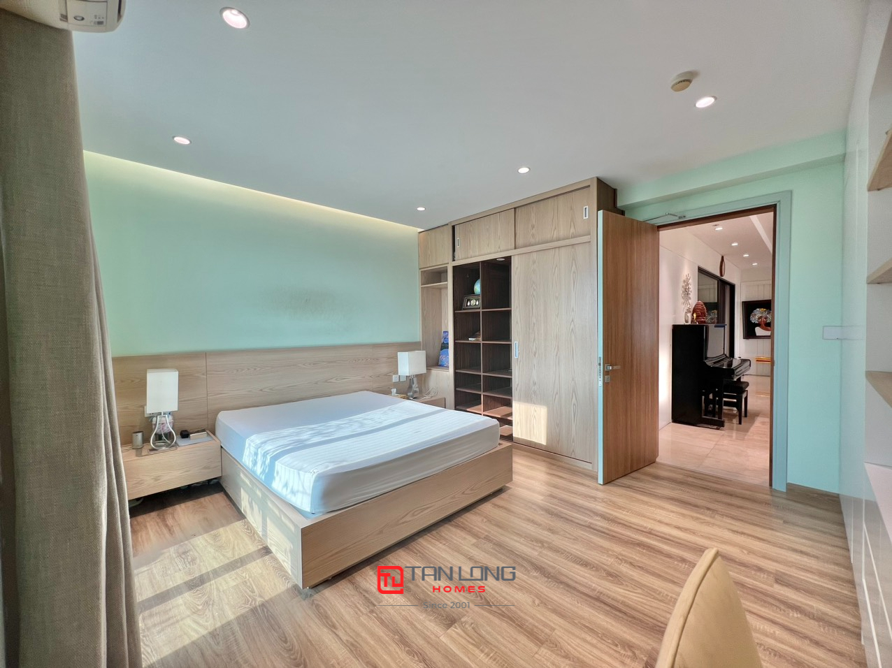 Cho thuê căn hộ 3 ngủ 267m2 full đồ nhập khẩu cao cấp tại L2 Ciputra 13