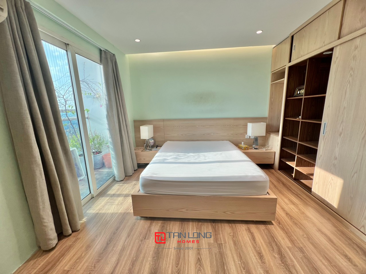 Cho thuê căn hộ 3 ngủ 267m2 full đồ nhập khẩu cao cấp tại L2 Ciputra 14
