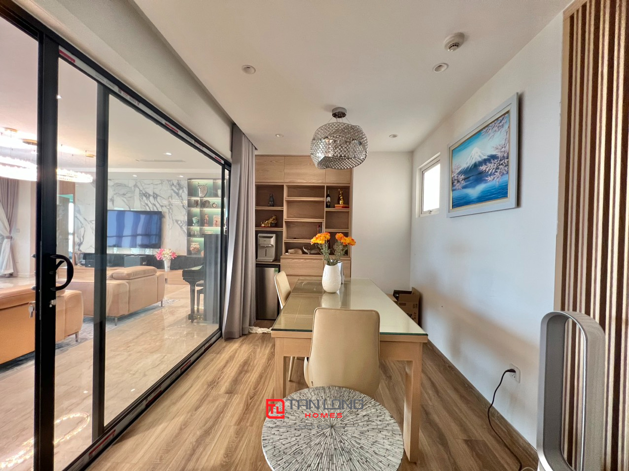 Cho thuê căn hộ 3 ngủ 267m2 full đồ nhập khẩu cao cấp tại L2 Ciputra 15