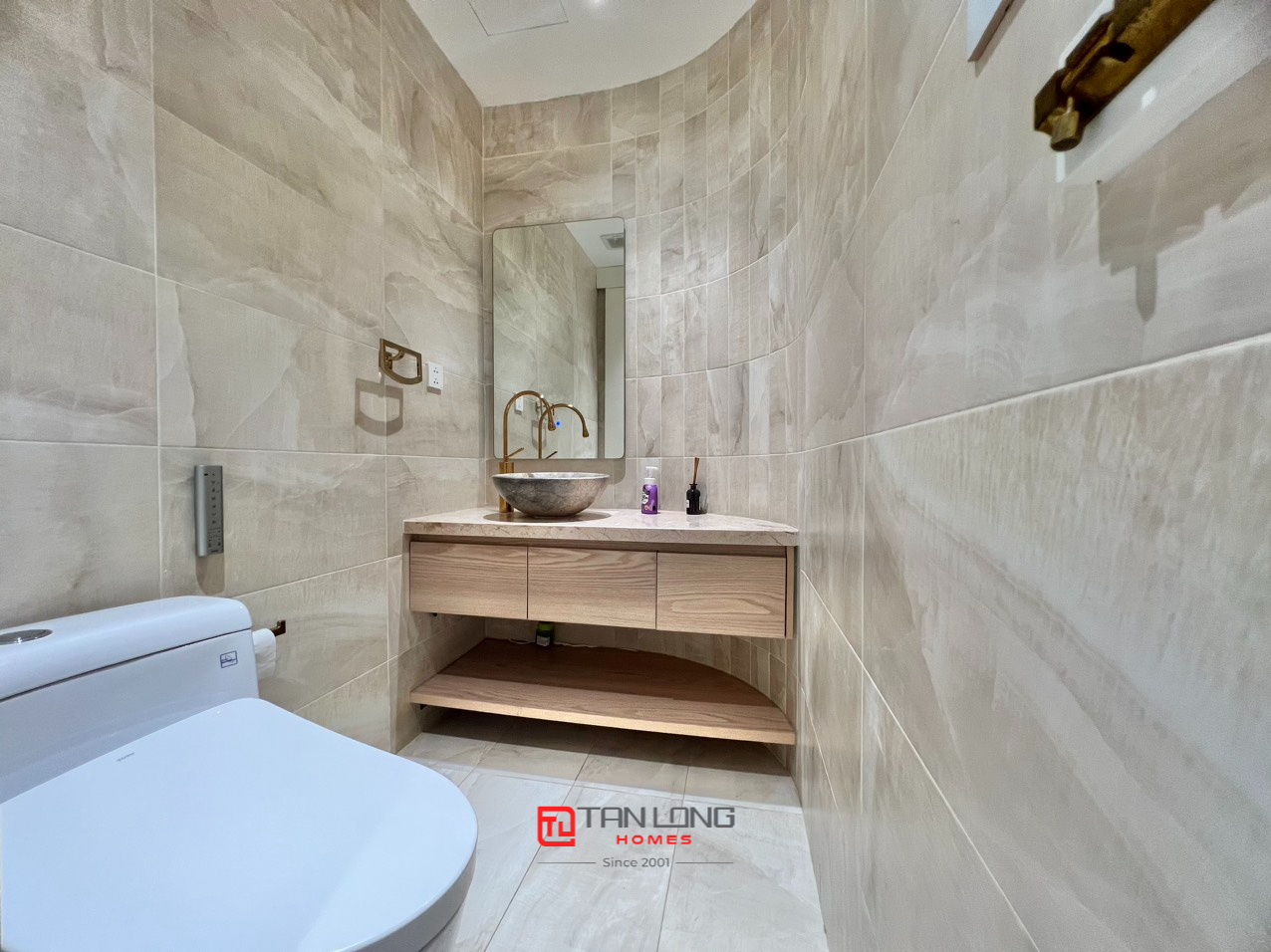 Cho thuê căn hộ 3 ngủ 267m2 full đồ nhập khẩu cao cấp tại L2 Ciputra 16