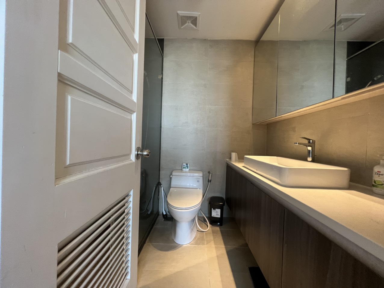 Cho thuê căn hộ 3 phòng ngủ 154m2 tầng cao view thoáng full đồ đẹp tại E4 Ciputra 12