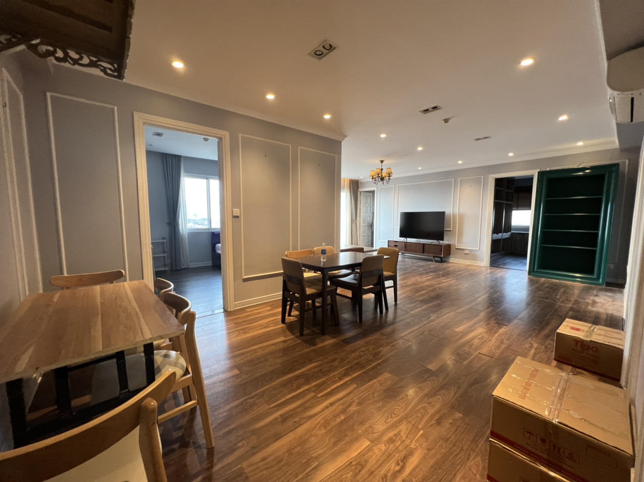 Cho thuê căn hộ 3 phòng ngủ 154m2 tầng cao view thoáng full đồ đẹp tại E4 Ciputra 3