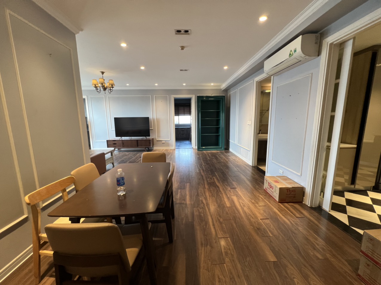 Cho thuê căn hộ 3 phòng ngủ 154m2 tầng cao view thoáng full đồ đẹp tại E4 Ciputra 4