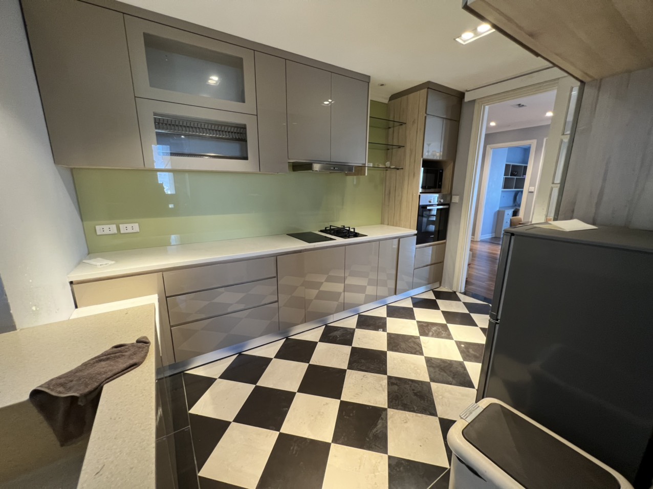 Cho thuê căn hộ 3 phòng ngủ 154m2 tầng cao view thoáng full đồ đẹp tại E4 Ciputra 7