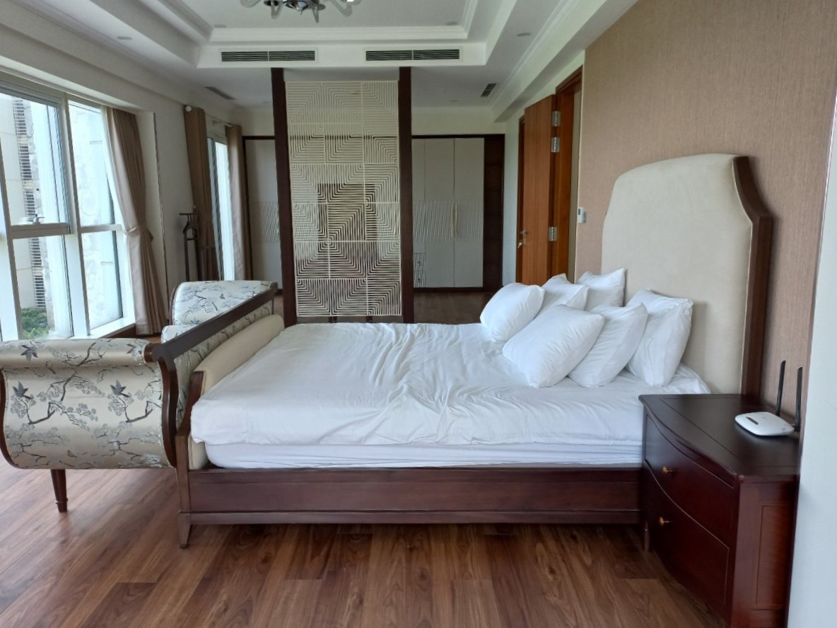 Cho thuê căn hộ 4PN/267m2 tầng thấp view sân tennis tại L2 Ciputra 6