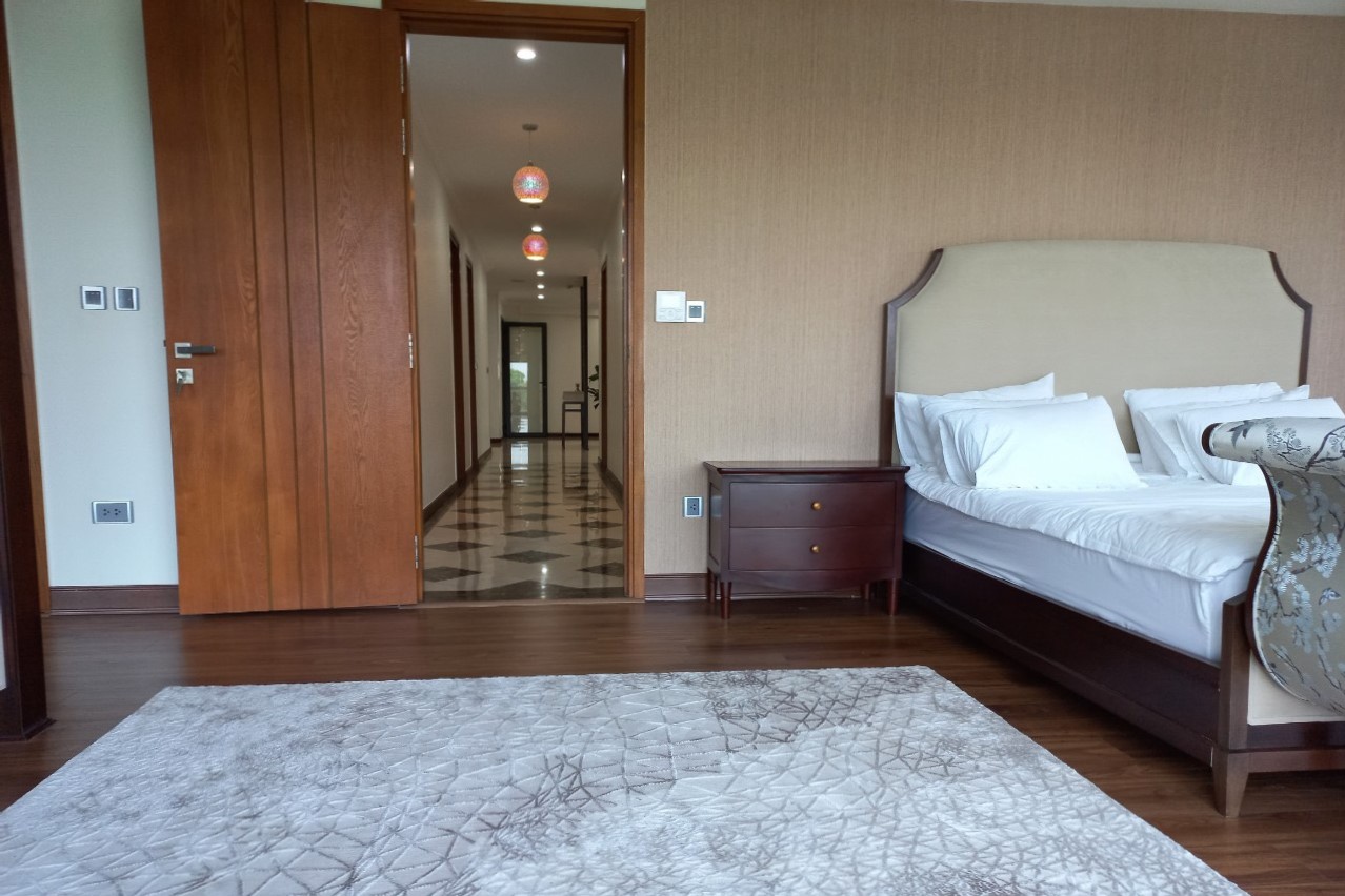 Cho thuê căn hộ 4PN/267m2 tầng thấp view sân tennis tại L2 Ciputra 7