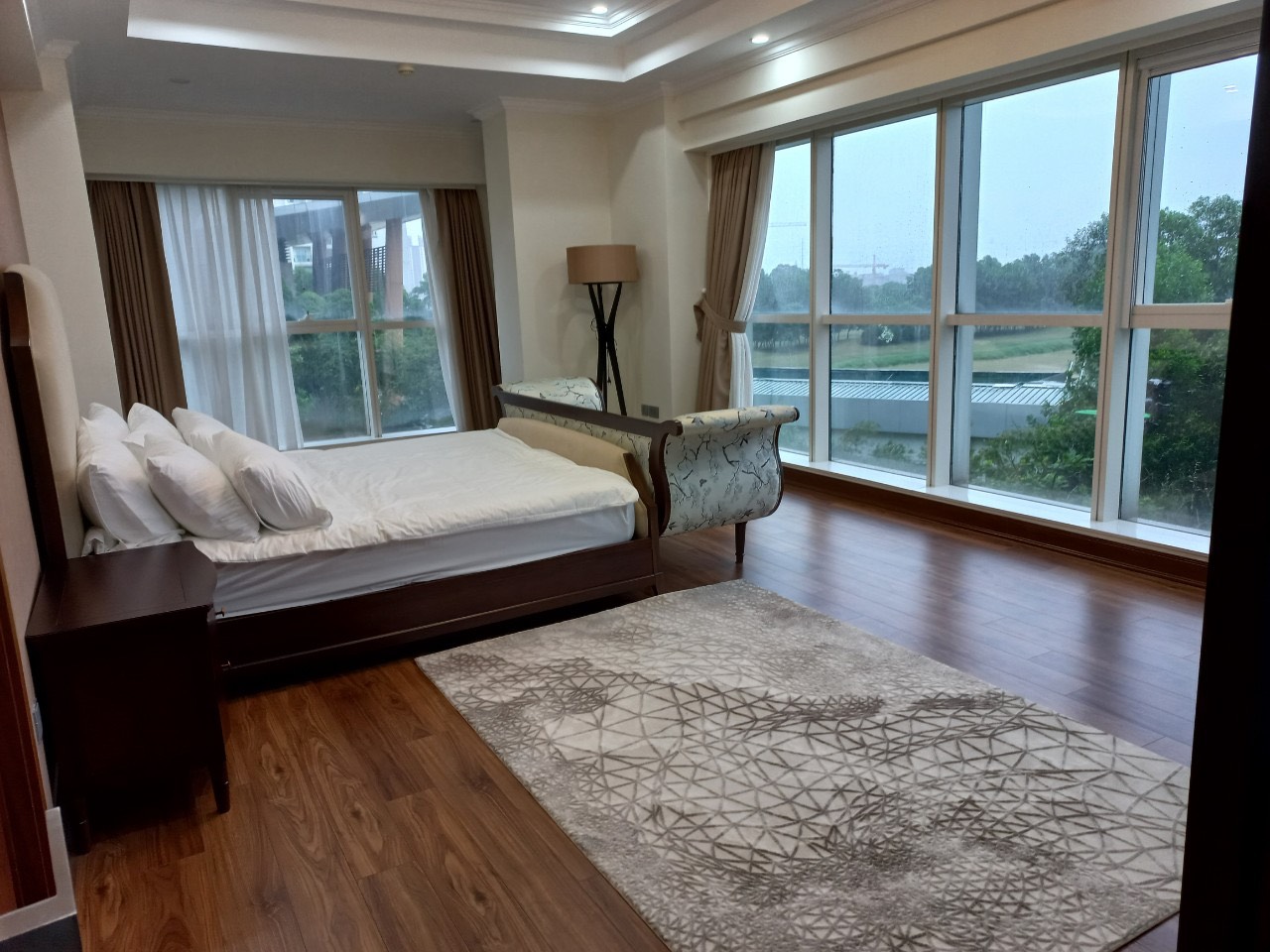 Cho thuê căn hộ 4PN/267m2 tầng thấp view sân tennis tại L2 Ciputra 8