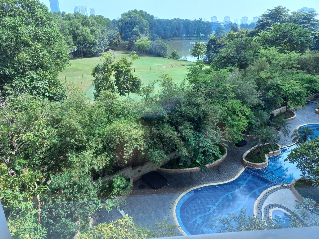 Cho thuê căn hộ 4PN/267m2 tầng thấp view sân tennis tại L2 Ciputra 9