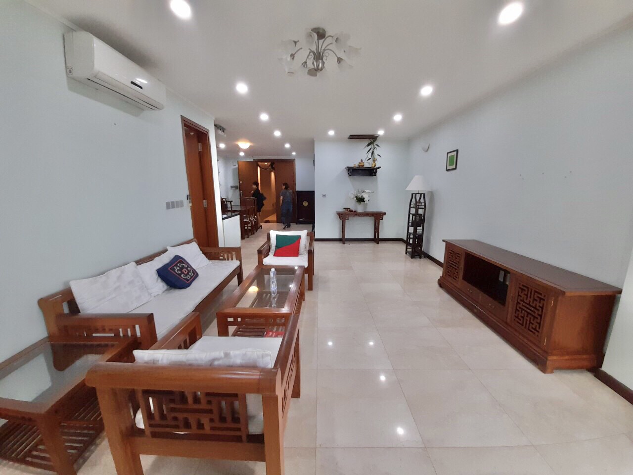 Cho thuê căn hộ thấp tầng L2- Ciputra diện tích 114m2, 3 ngủ full nội thất 10