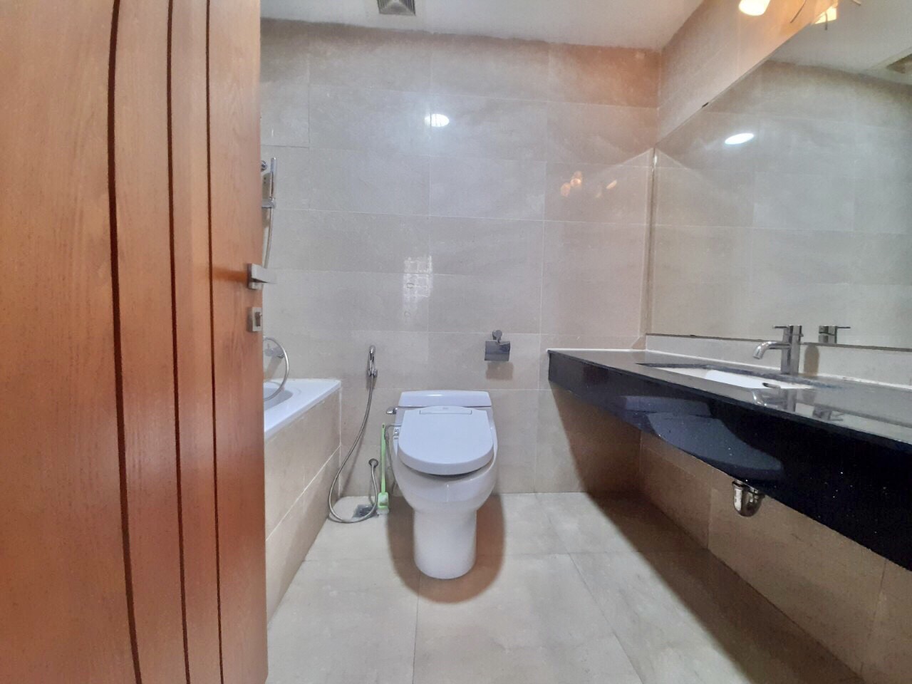 Cho thuê căn hộ thấp tầng L2- Ciputra diện tích 114m2, 3 ngủ full nội thất 7