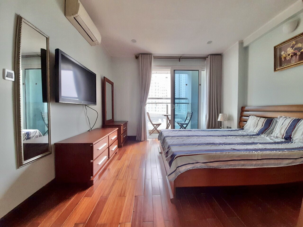 Cho thuê căn hộ thấp tầng L2- Ciputra diện tích 114m2, 3 ngủ full nội thất 8