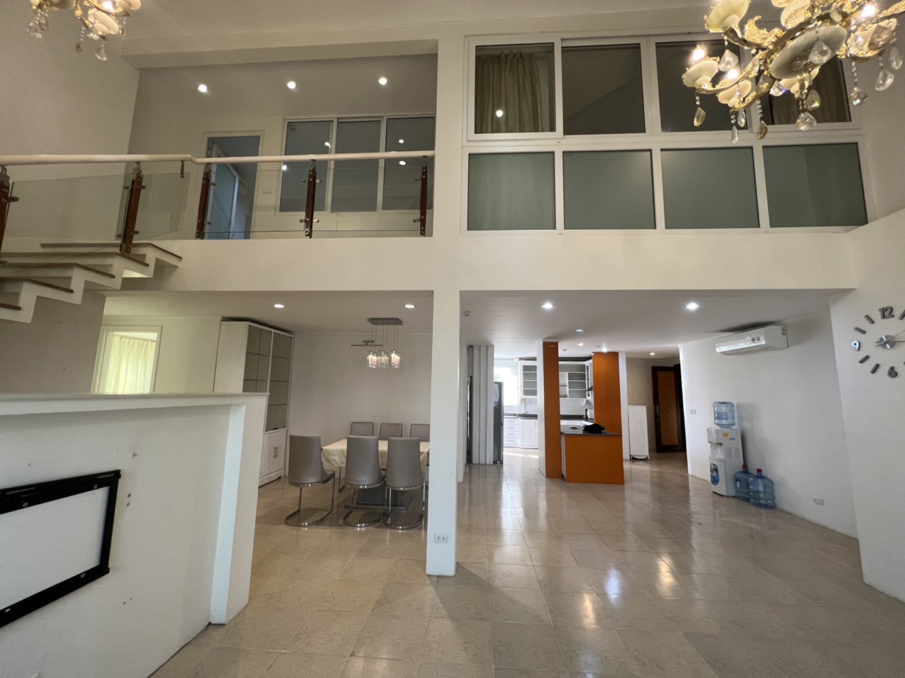 Cho thuê căn Penthouse 3PN/200m2 full đồ tại E4 Ciputra 1