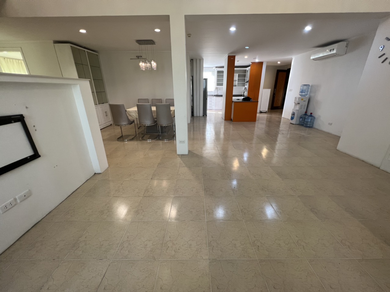 Cho thuê căn Penthouse 3PN/200m2 full đồ tại E4 Ciputra 2