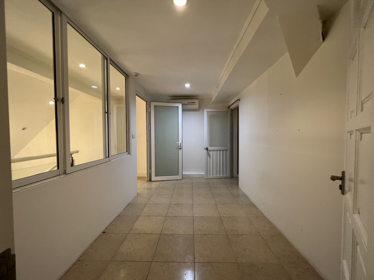 Cho thuê căn Penthouse 3PN/200m2 full đồ tại E4 Ciputra 7
