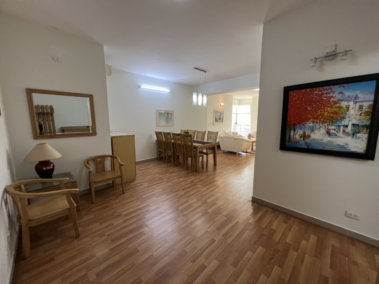 Cho thuê nhanh căn 3PN/123m2 tầng cao view thoáng tại E5 Ciputra 2