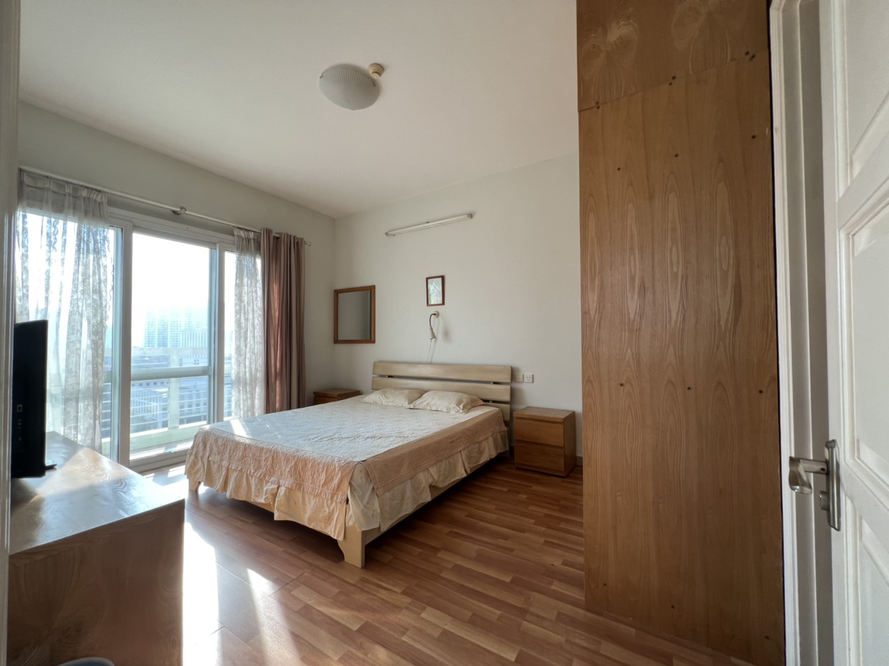 Cho thuê nhanh căn 3PN/123m2 tầng cao view thoáng tại E5 Ciputra 5