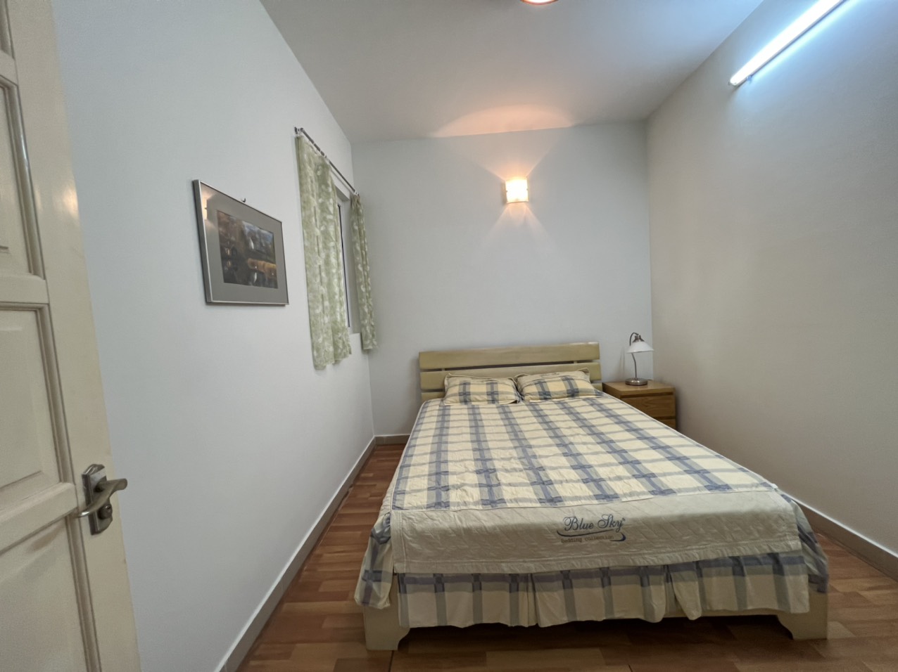 Cho thuê nhanh căn 3PN/123m2 tầng cao view thoáng tại E5 Ciputra 6