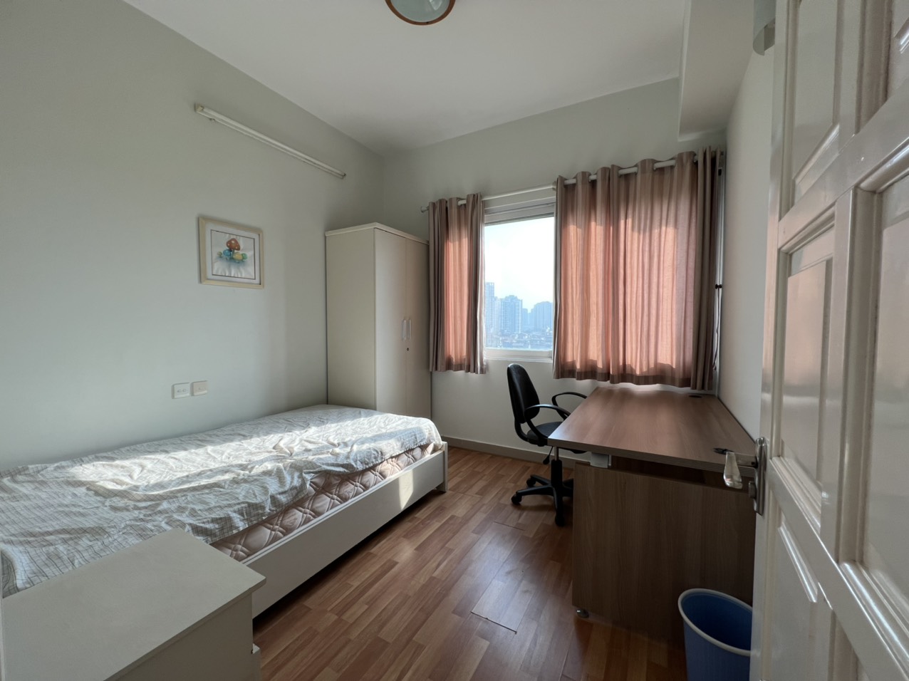 Cho thuê nhanh căn 3PN/123m2 tầng cao view thoáng tại E5 Ciputra 8