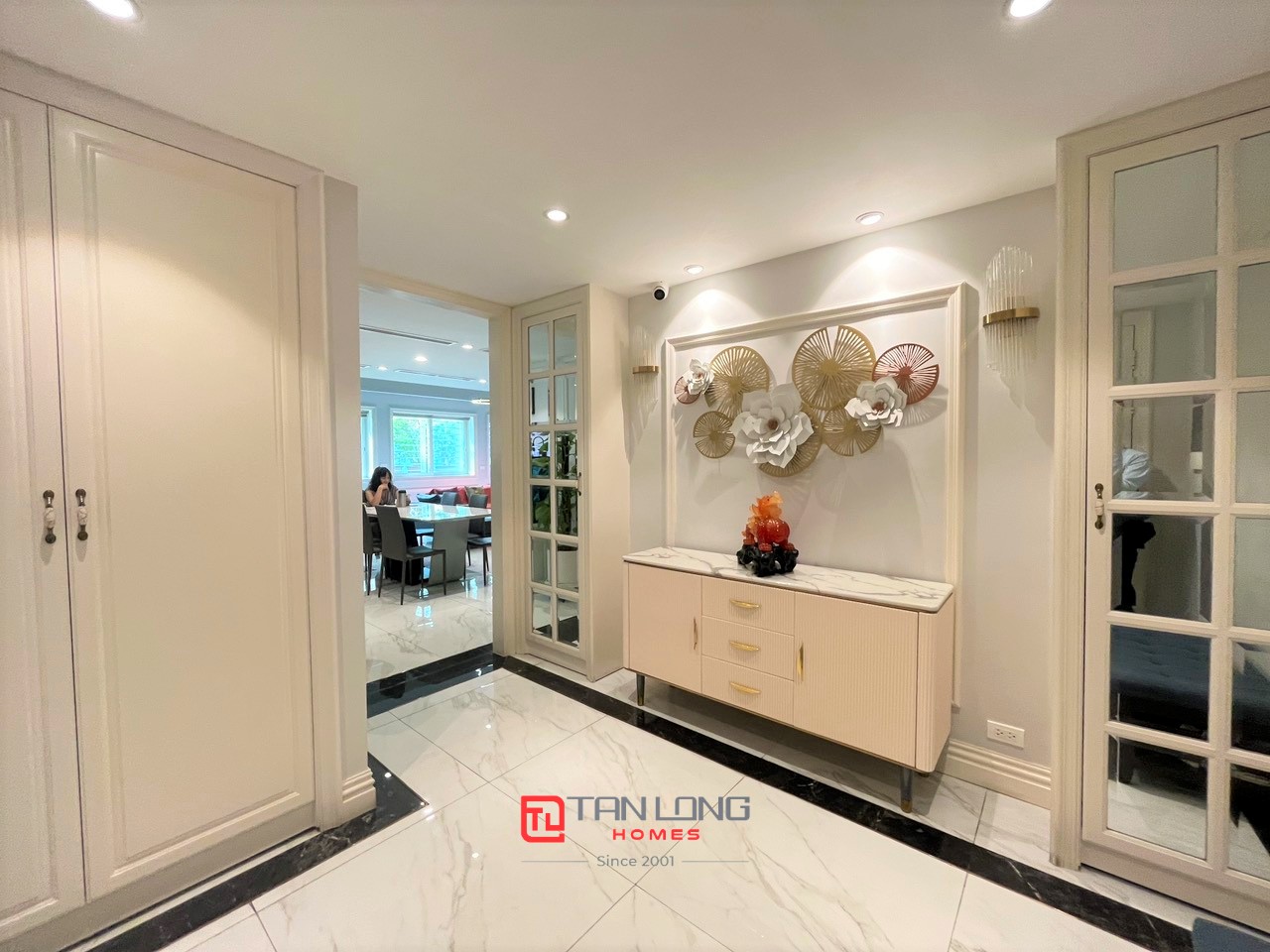Cho thuê Penthouse đẳng cấp 3PN/230m2 full đồ nhập khẩu tại E4 Ciputra 8