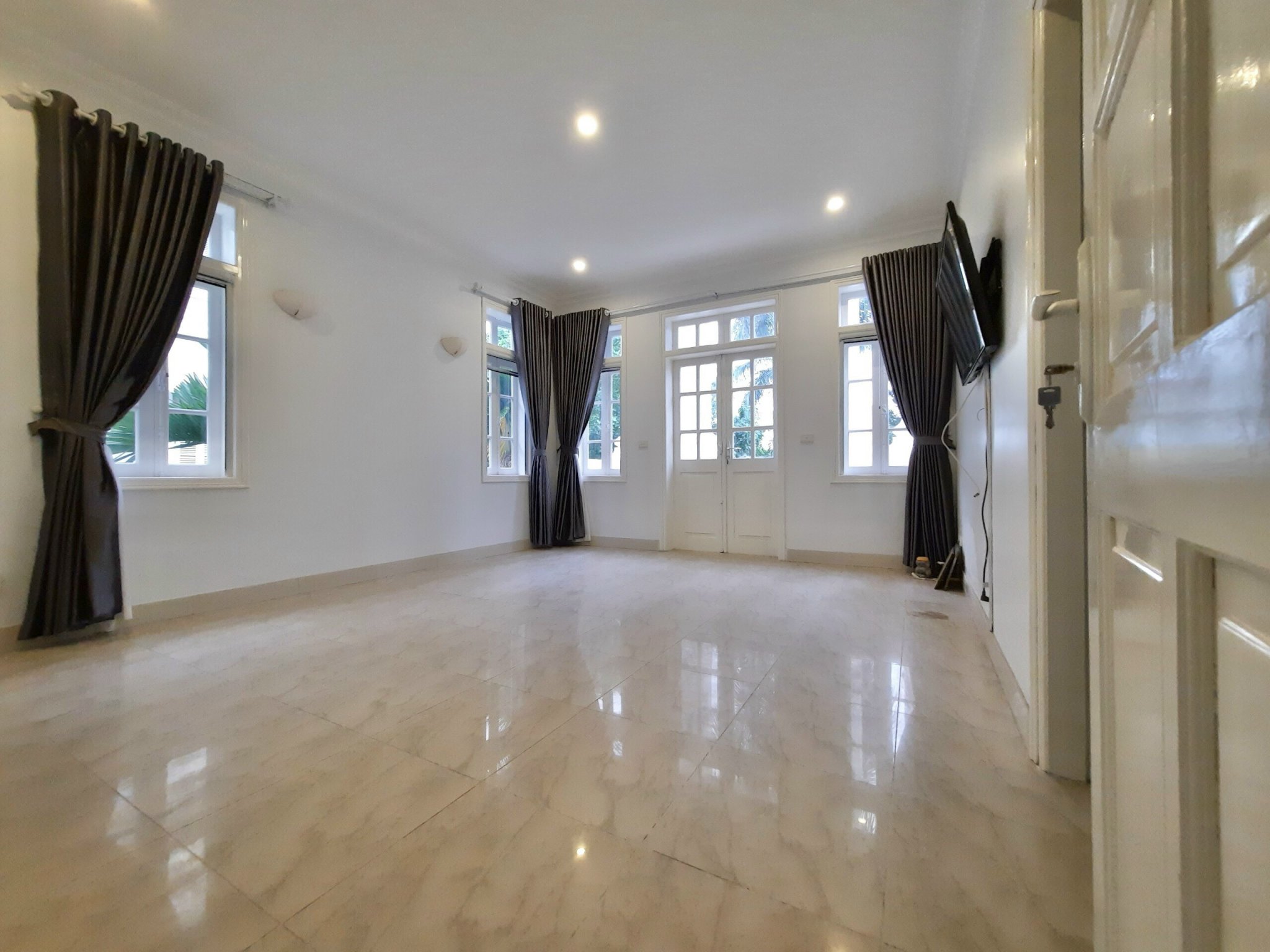 Bán biệt thự đường đôi, căn 6PN/345m2 nội thất chủ đầu tư tại C1 Ciputra 2