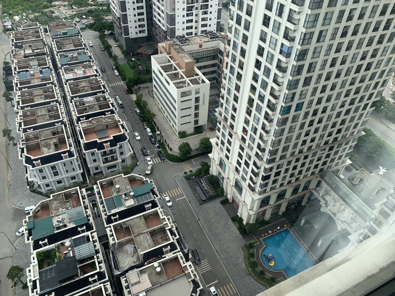 Bán căn hộ 3 ngủ 93m2 tầng cao view thoáng, có sổ đỏ, tòa R3 Sunshine Riverside 12