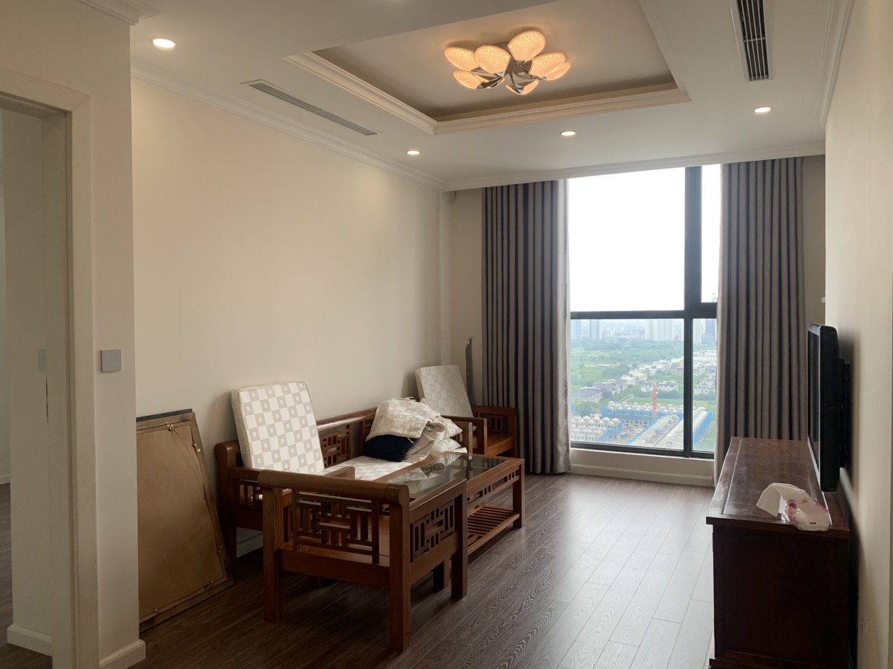 Bán căn hộ 3 ngủ 93m2 tầng cao view thoáng, có sổ đỏ, tòa R3 Sunshine Riverside 2