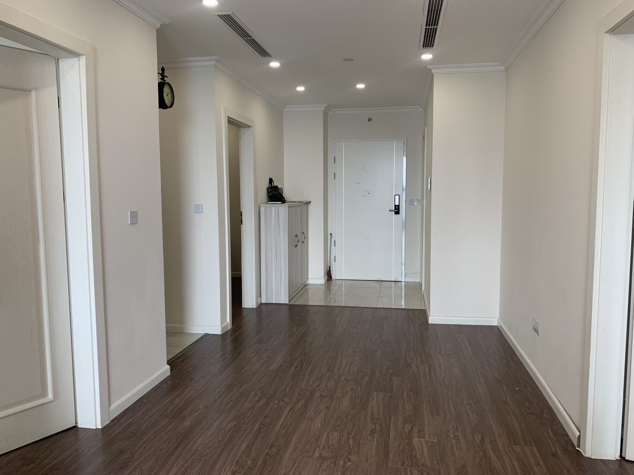 Bán căn hộ 3 ngủ 93m2 tầng cao view thoáng, có sổ đỏ, tòa R3 Sunshine Riverside 6
