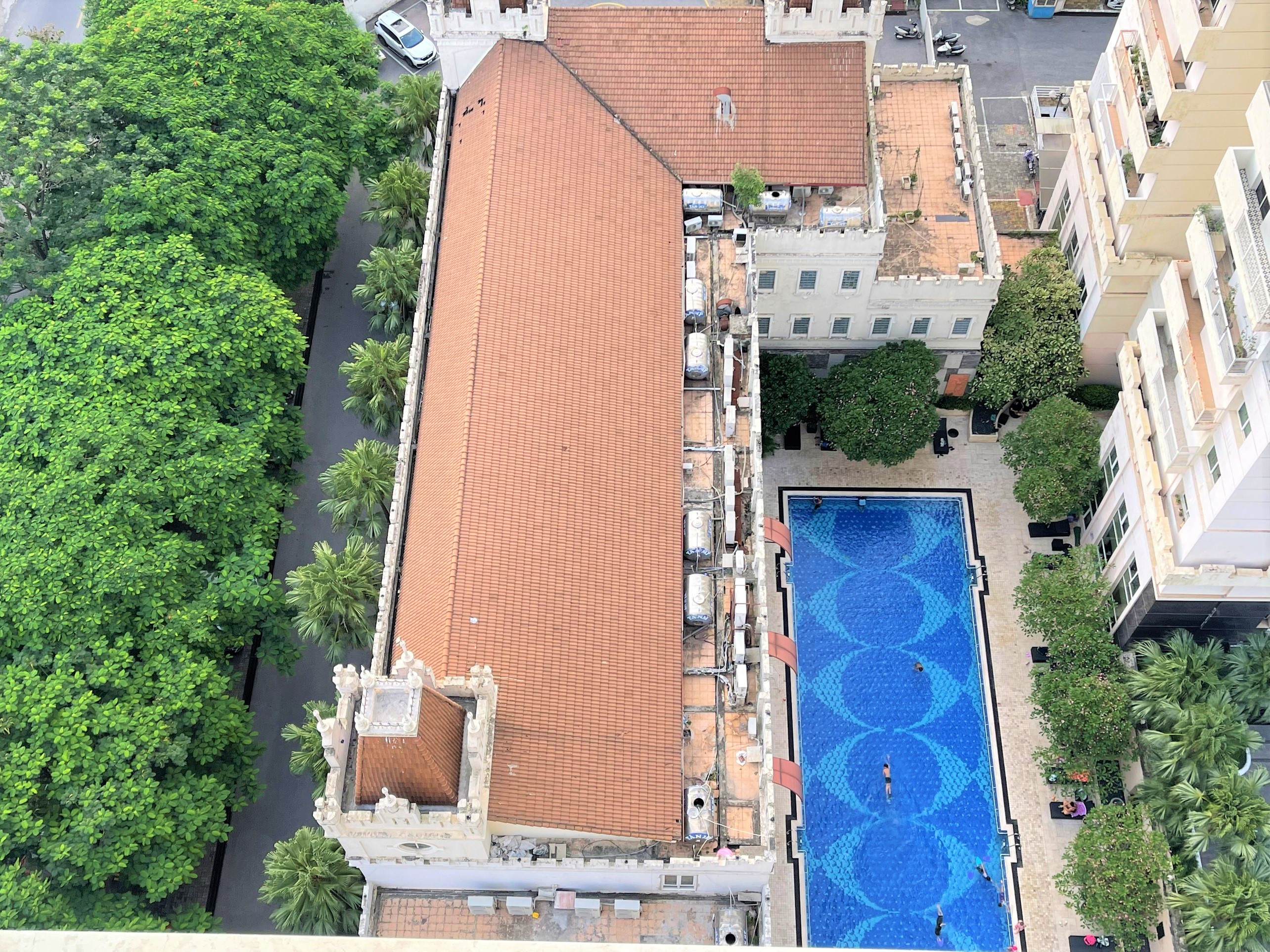 Bán căn hộ 4 ngủ 143m2 full đồ cơ bản, sẵn sổ đỏ tại E4 Ciputra 10
