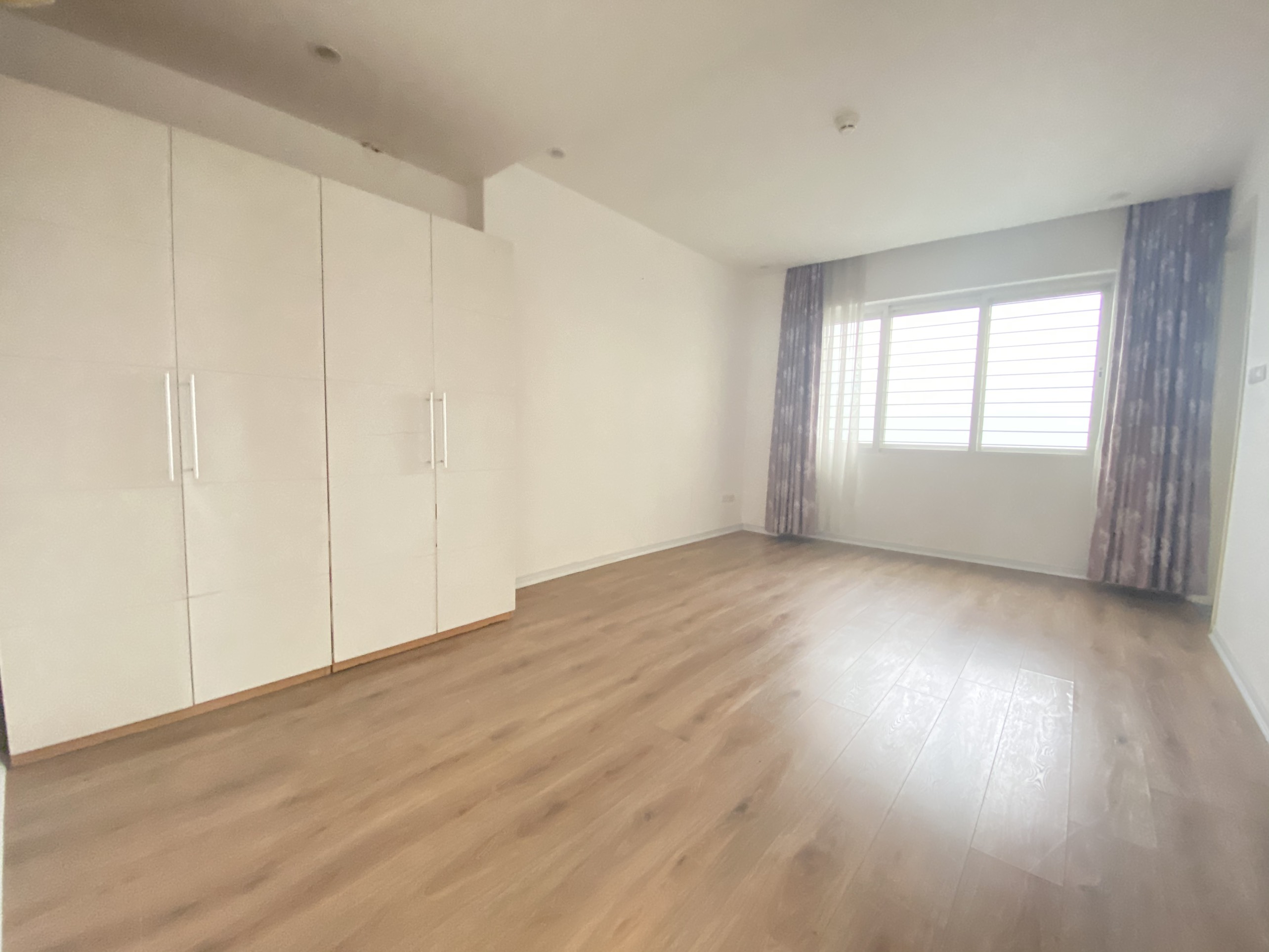 Cần bán căn hộ siêu rộng thoáng với diện tích 182m2, thiết kế 4 ngủ tại Khu đô thị Ciputra 2