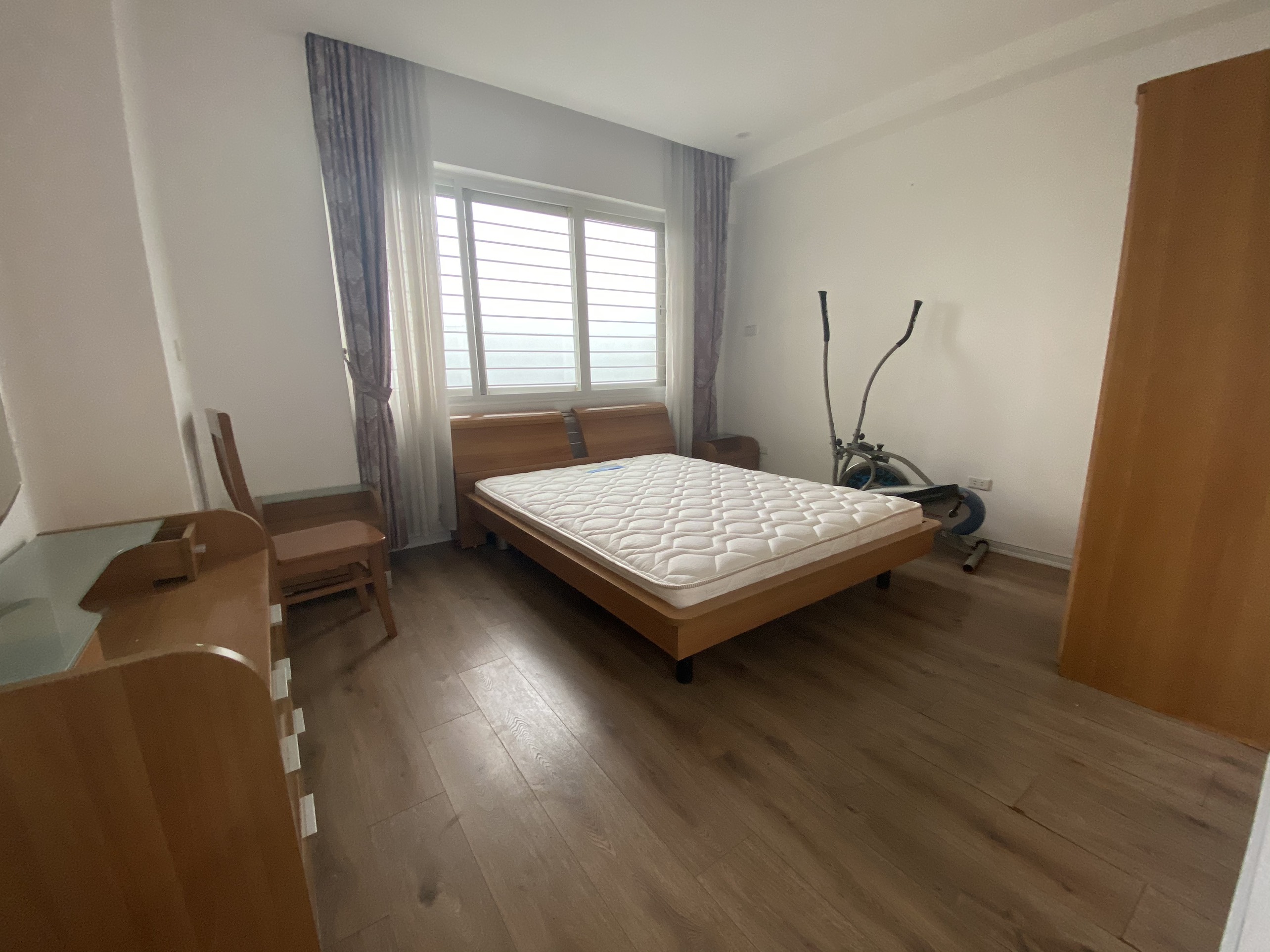 Cần bán căn hộ siêu rộng thoáng với diện tích 182m2, thiết kế 4 ngủ tại Khu đô thị Ciputra 4