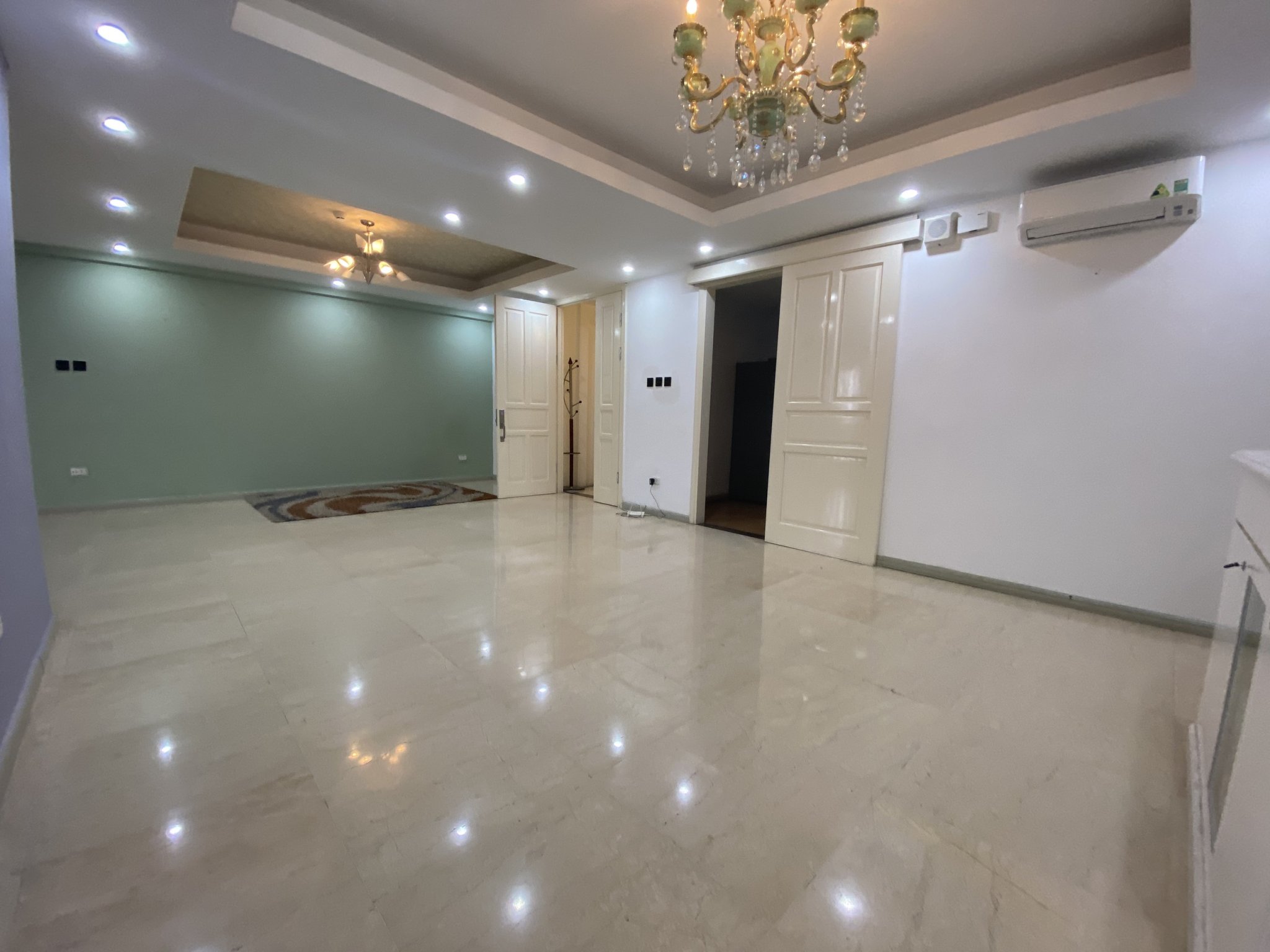Cần bán căn hộ siêu rộng thoáng với diện tích 182m2, thiết kế 4 ngủ tại Khu đô thị Ciputra 7