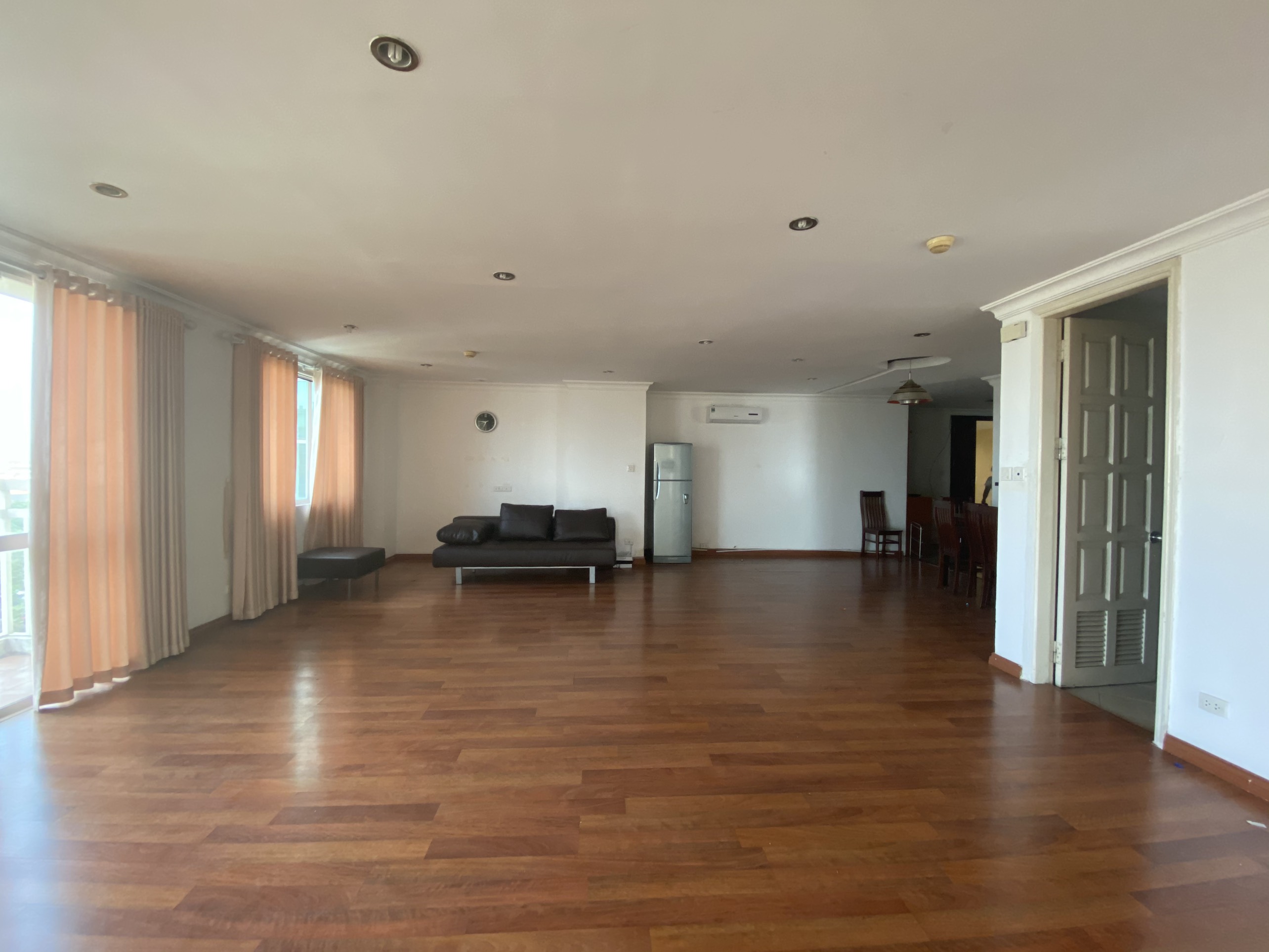 Căn hộ 3 ngủ rộng thoáng cần bán tại chung cư tòa G3 Ciputra, HN 2