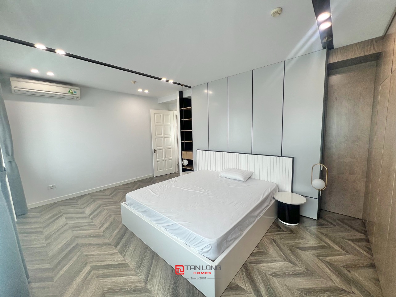 Căn hộ cao cấp E4 Ciputra cho thuê: DT 154m2 x 3 ngủ full đồ mới 12