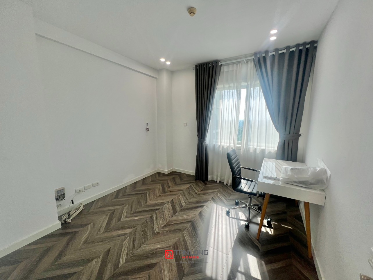 Căn hộ cao cấp E4 Ciputra cho thuê: DT 154m2 x 3 ngủ full đồ mới 15