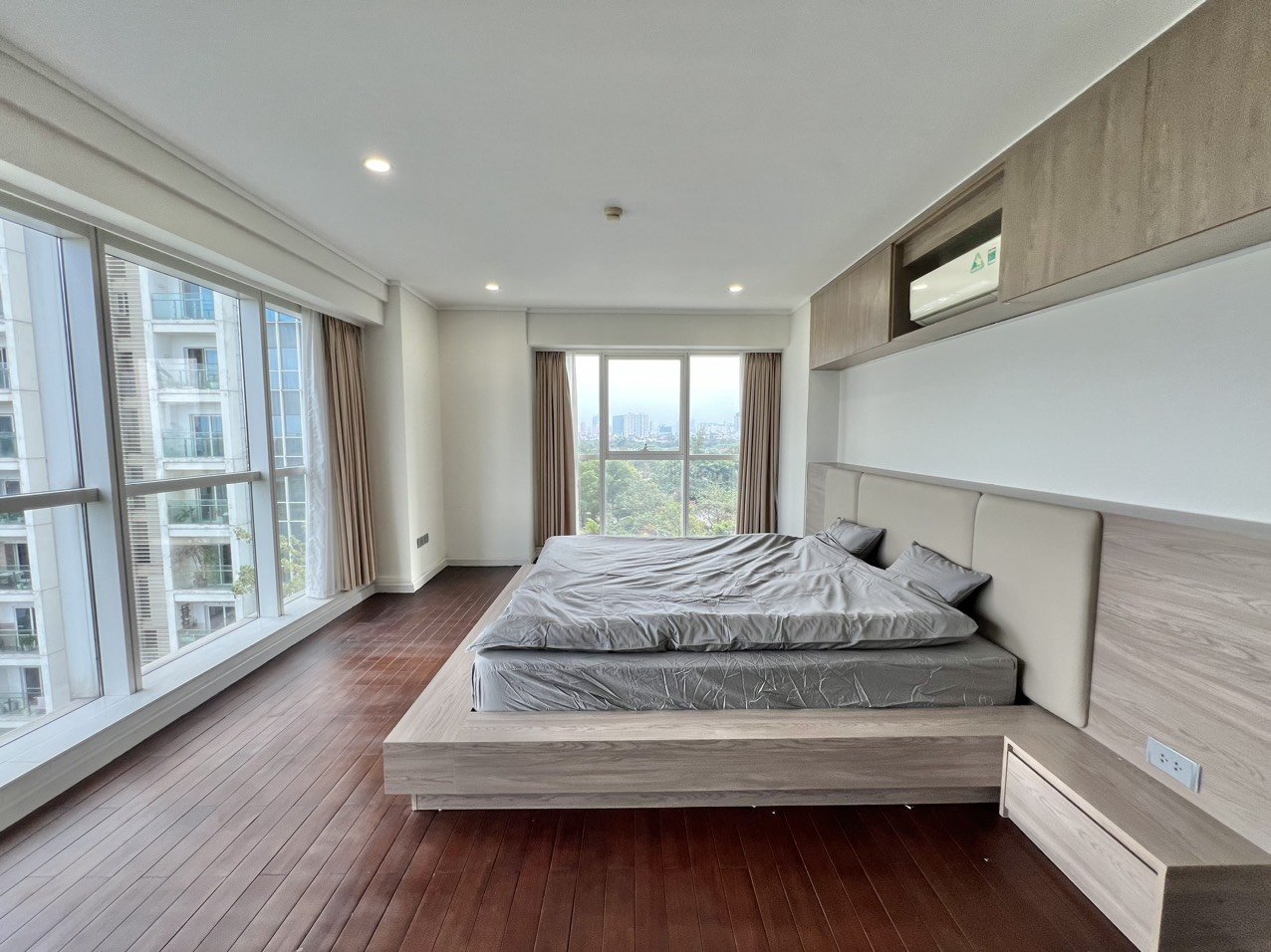 Căn hộ đẳng cấp 4 phòng ngủ full đồ mới đẹp tại L2 Ciputra cần cho thuê 1