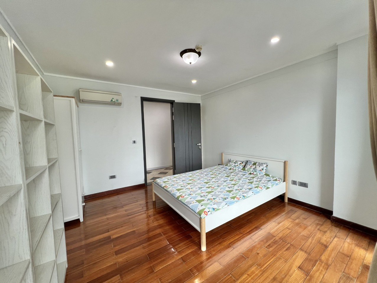 Căn hộ đẳng cấp 4 phòng ngủ full đồ mới đẹp tại L2 Ciputra cần cho thuê 2