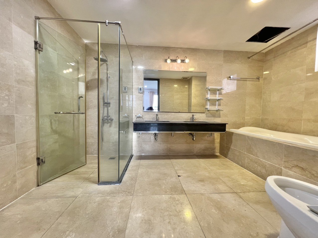Căn hộ đẳng cấp 4 phòng ngủ full đồ mới đẹp tại L2 Ciputra cần cho thuê 6