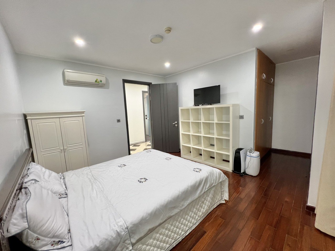 Căn hộ đẳng cấp 4 phòng ngủ full đồ mới đẹp tại L2 Ciputra cần cho thuê 9