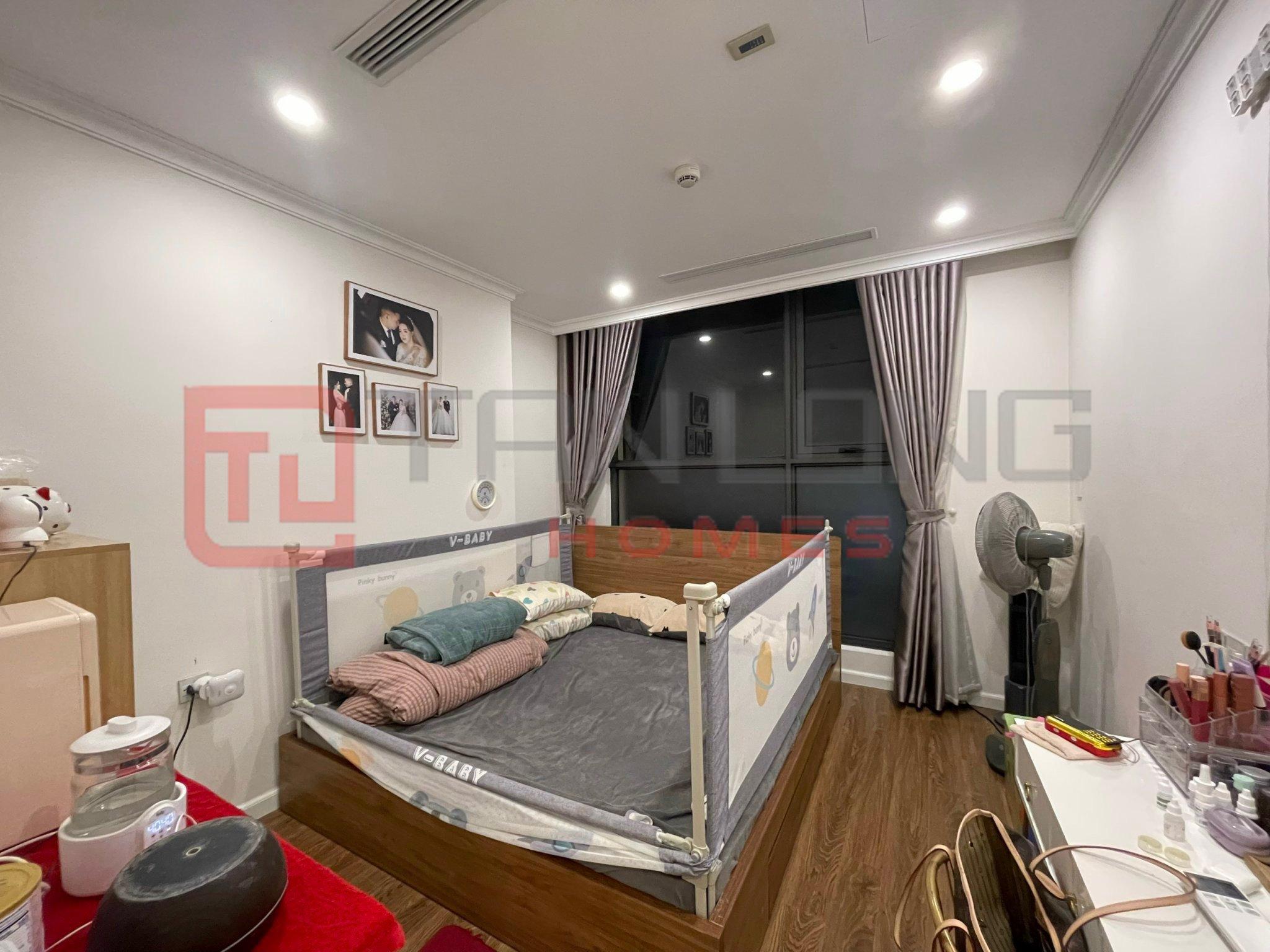 Chính chủ cần bán căn hộ 2 ngủ view sông Hồng full nội thất toà R2 Sunshine Riverside 1