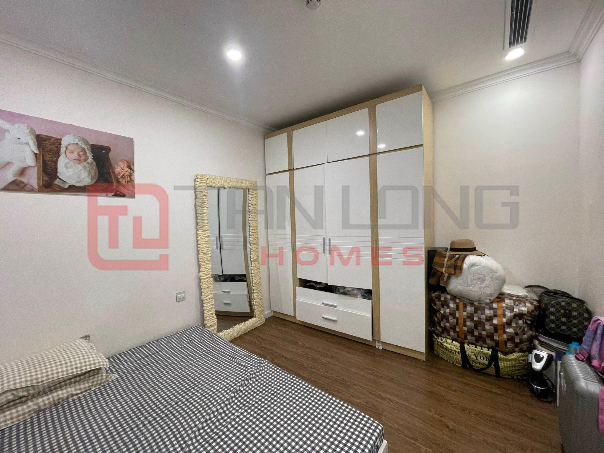 Chính chủ cần bán căn hộ 2 ngủ view sông Hồng full nội thất toà R2 Sunshine Riverside 4