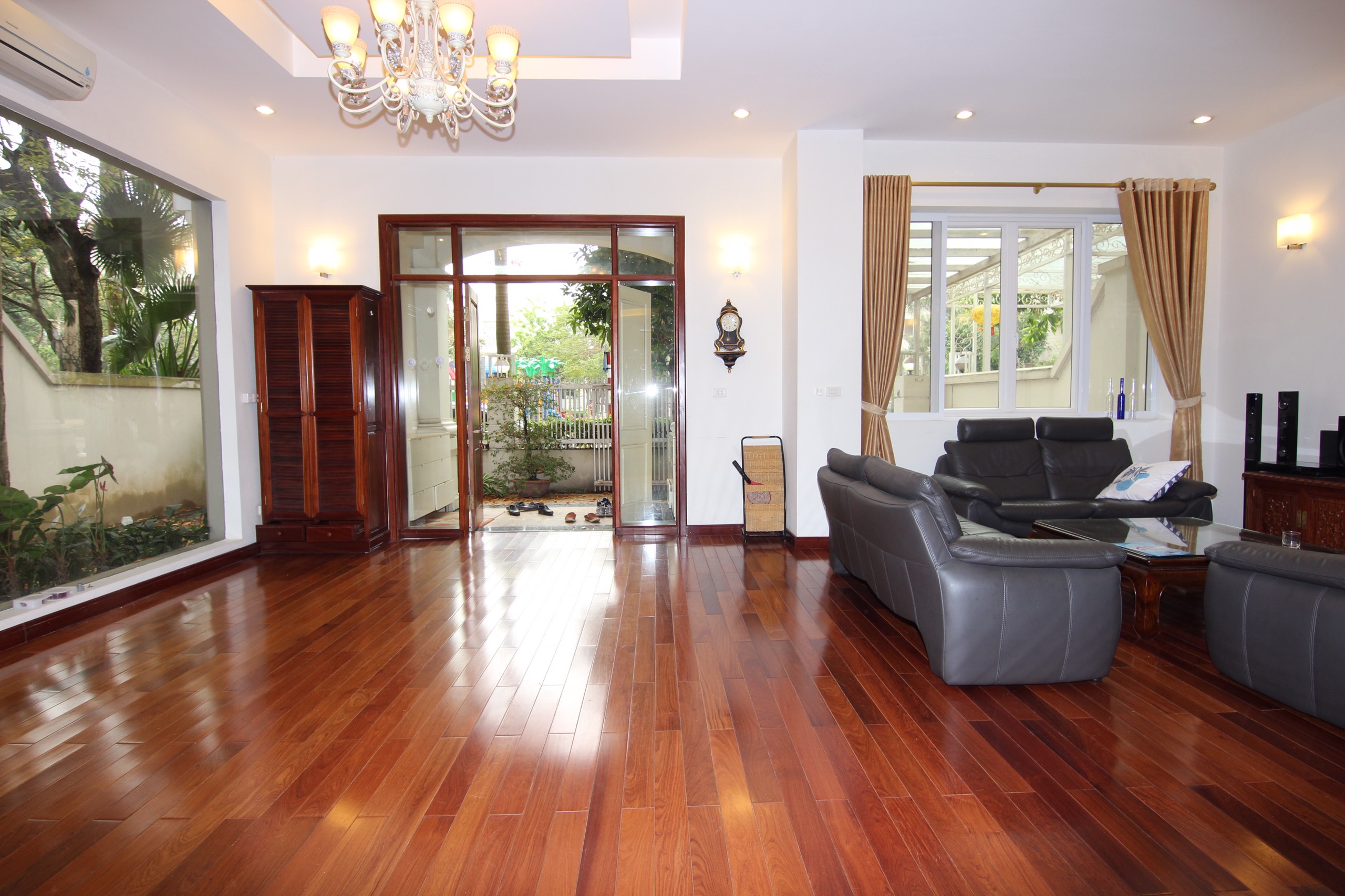 Chính chủ cần cho thuê biệt thự T3 diện tích 350m2 trong khu đô thị Ciputra Hà Nội 1