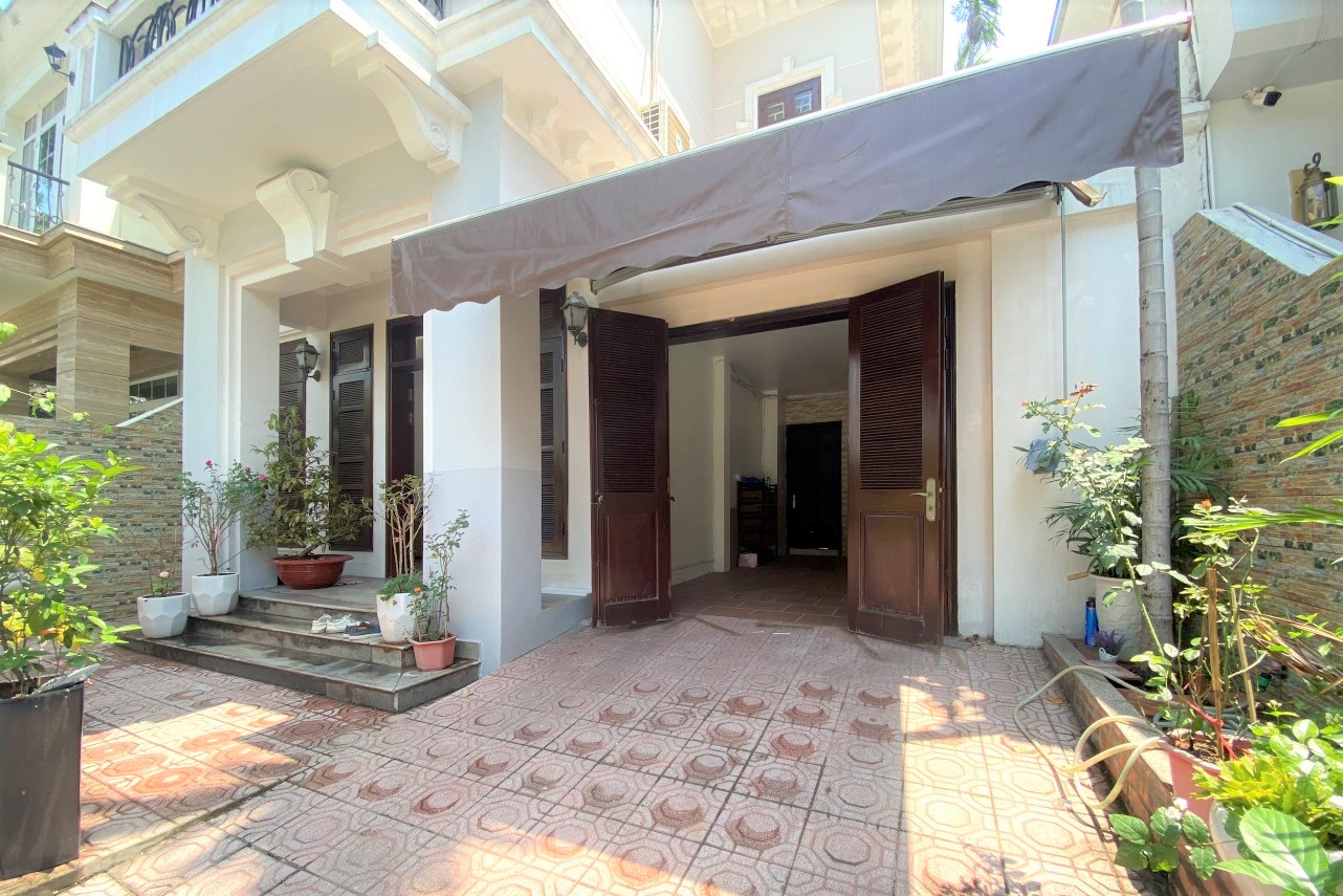 Chính chủ cho thuê biệt thự 198m2 full đồ mới, vị trí đẹp tại C1 Ciputra 1