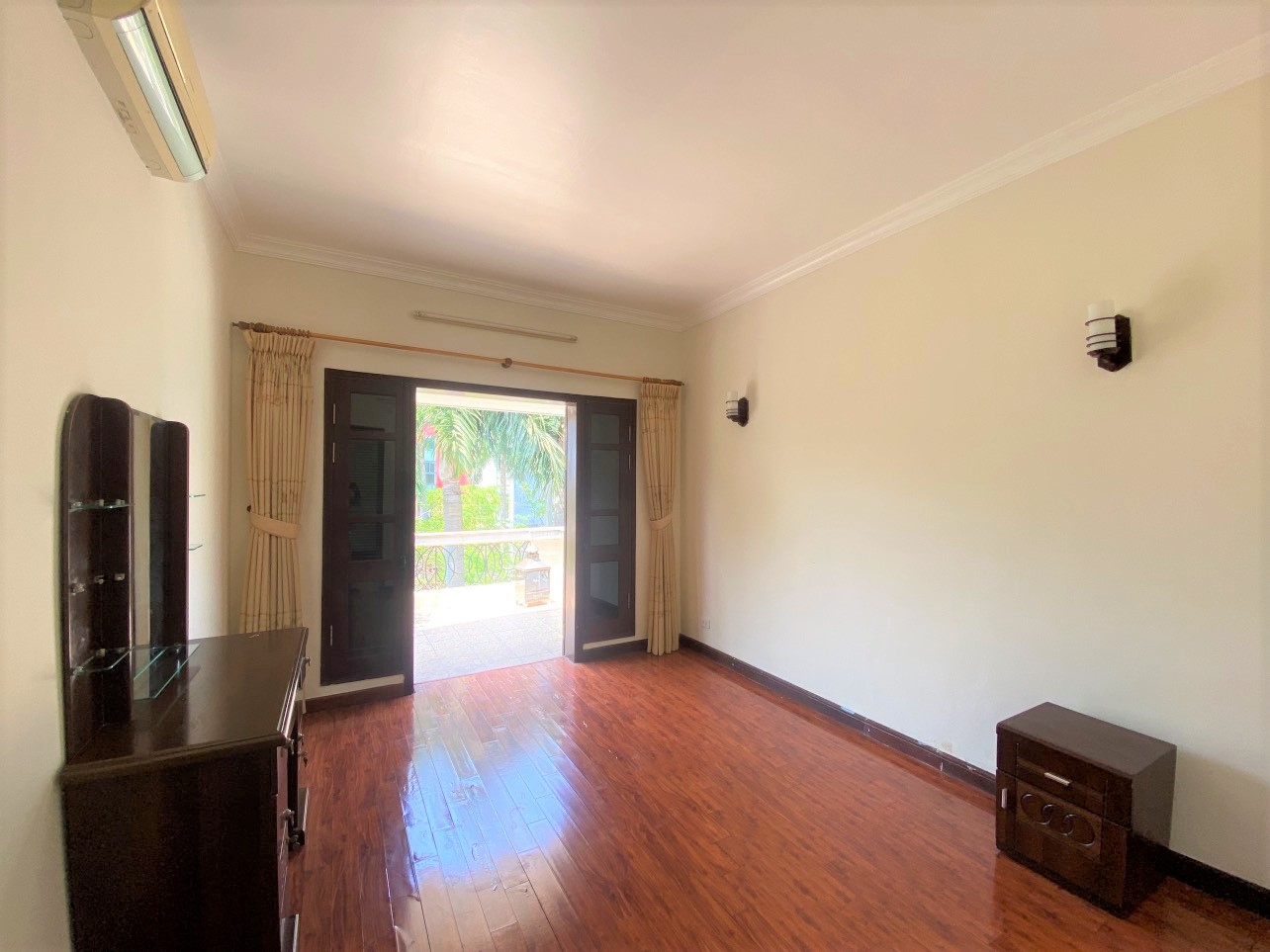 Chính chủ cho thuê biệt thự 198m2 full đồ mới, vị trí đẹp tại C1 Ciputra 10